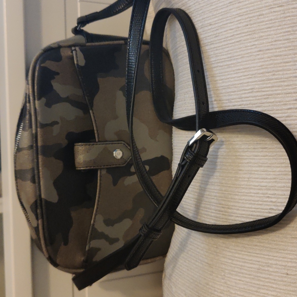 G.I.L.I. Camo Crossbody Shoulder Bag Purse